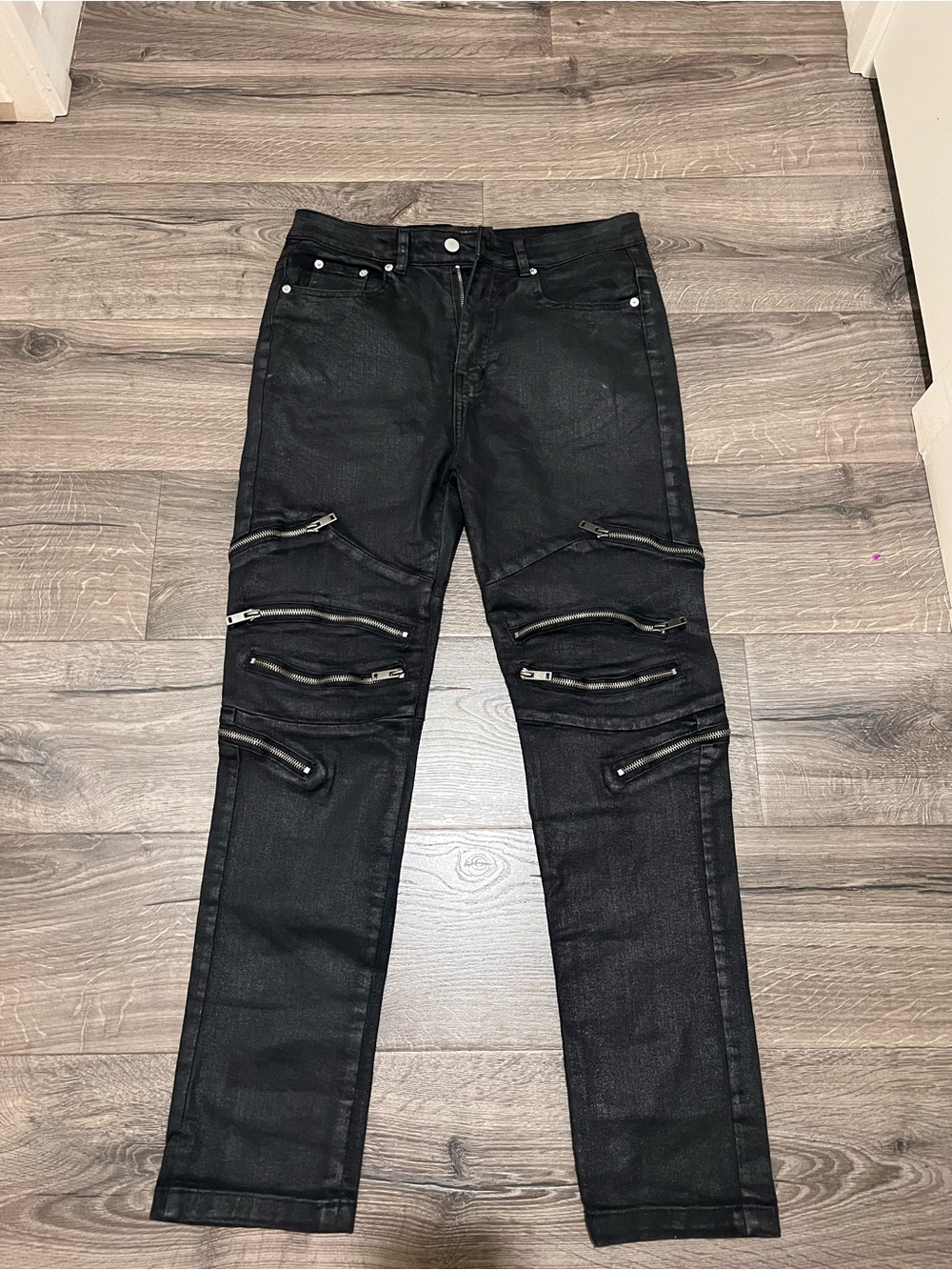 Coated biker zippers jeans